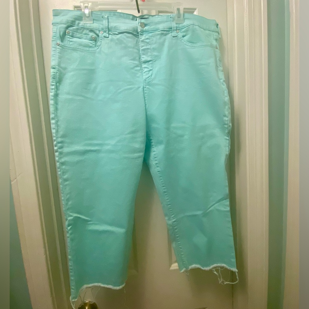 EUC NYDJ frayed capri's